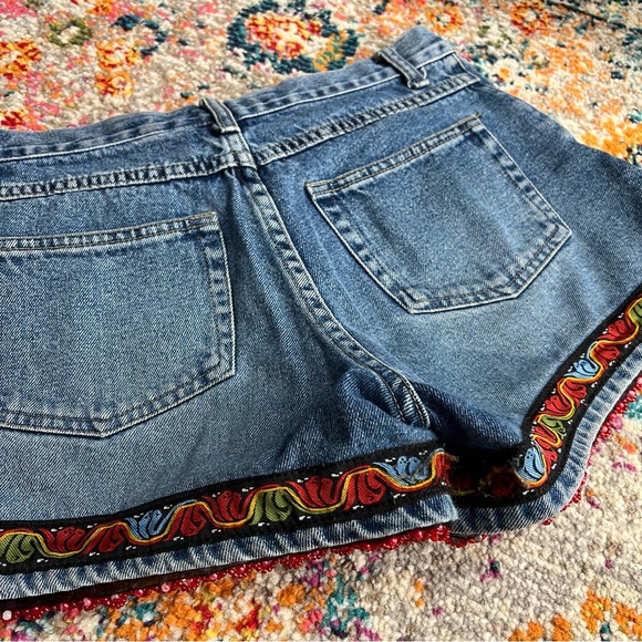 Vtg 90s Y2K Outlaw Blue Denim Wmbroidered Rose Beaded Jean Shorts 100% Cotton‎ 3 - Picture 9 of 14